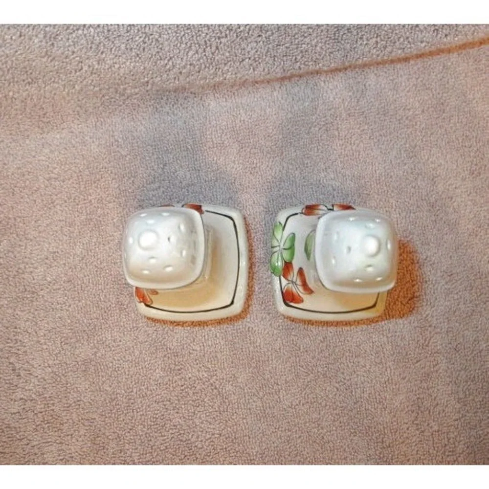 Vtg Japan Cherry Blossom Salt & Pepper Shakers Porcelain MCM 60s Cottagcore 5